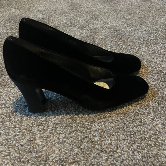 Stuart Weitzman Pumps Black Velvet Block Heel Rounded Square Toe Slip On Size 7 - Picture 3 of 4